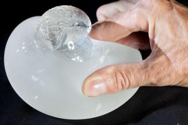 Implants mammaires : le Parlement européen veut des normes plus strictes