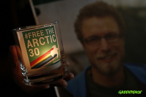 Russie : l&rsquo;Union européenne doit faire pression pour libérer les militants de Greenpeace