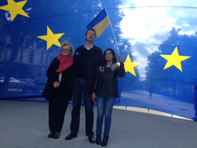 Journée de l&rsquo;Europe : un drapeau européen pour la paix en Ukraine