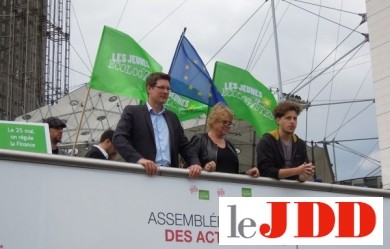 Joly et Canfin, en bus, pour dénoncer la finance