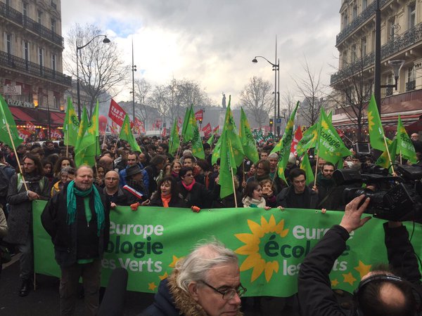 EELV appelle à manifester le 17 mars pour le retrait de la loi El Khomri : on vaut mieux que ça