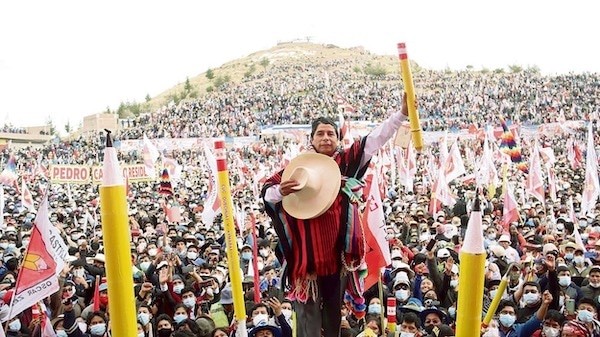 Soutenu par une alliance progressiste, Pedro Castillo, instituteur, est élu président du Pérou